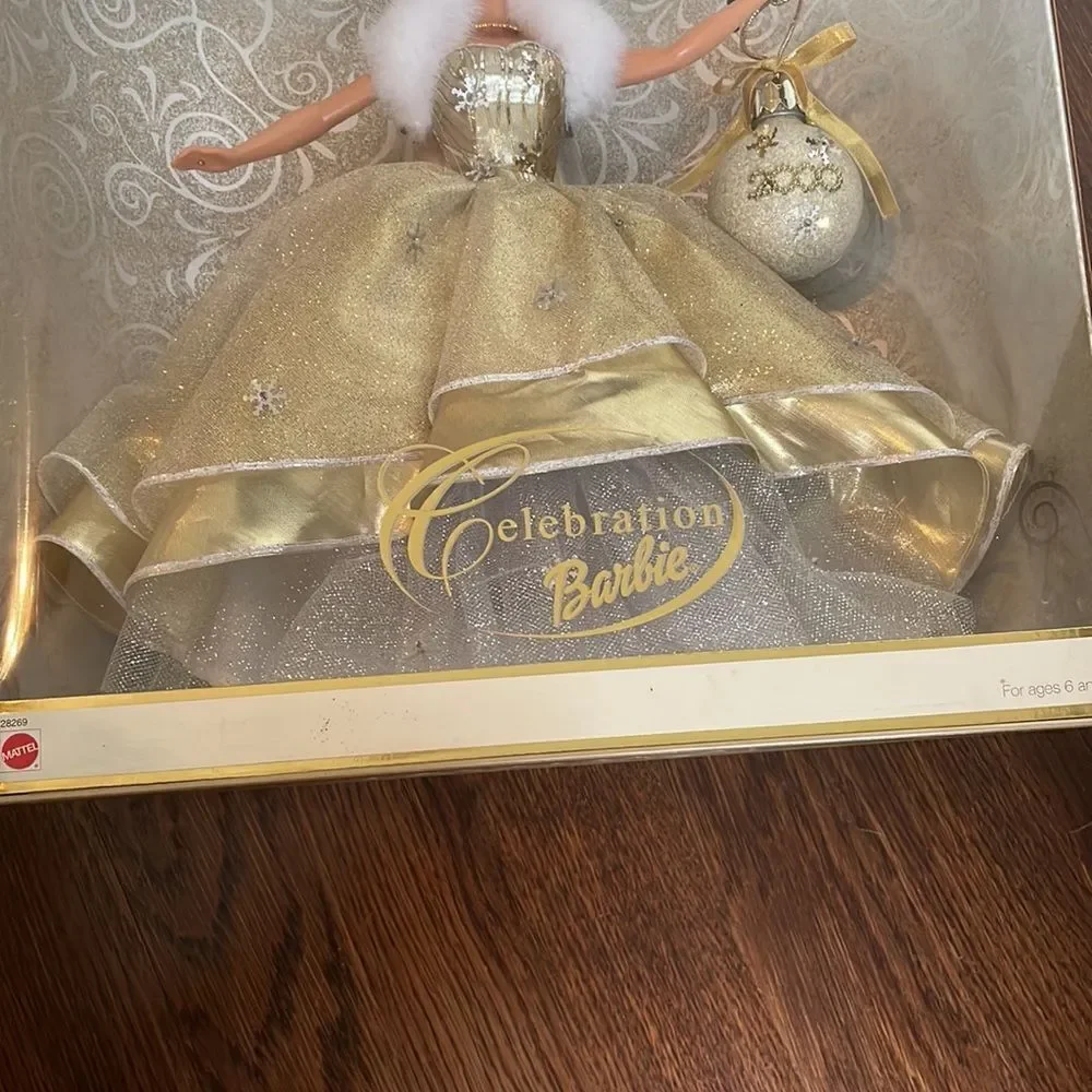 NWT Vtg  2000 Mattel Celebration Barbie in Original box with Hallmark‎ ornament